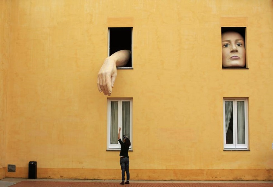 Surreal Art Wajah dan Tangan Surreal Art Wajah dan Tangan