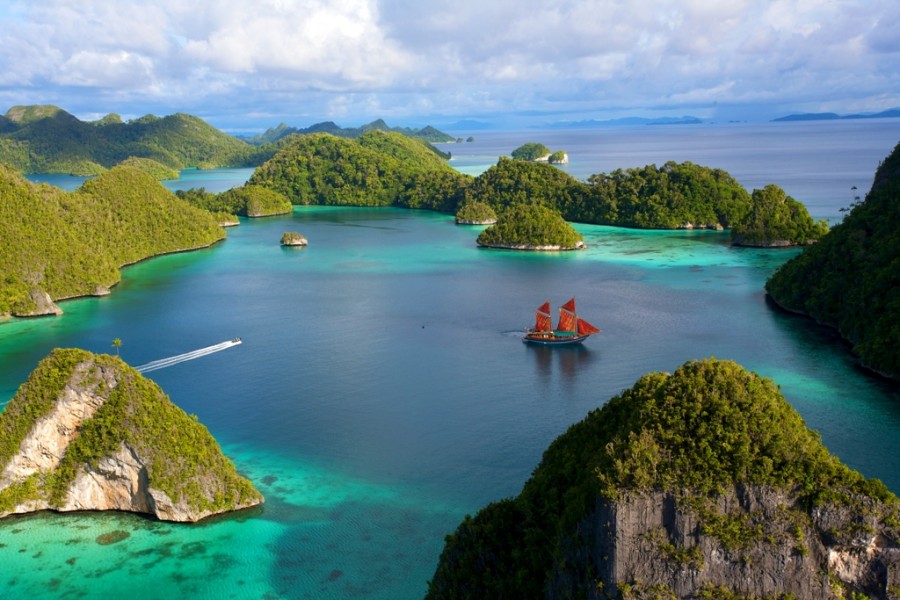 Keindahan Pulau Wayag Kepulauan Raja Ampat