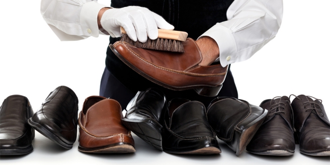 Semir Sepatu Membersihkan Sepatu Kulit