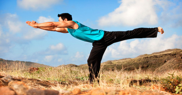 Pose Warrior untuk Mengecilkan Perut Olahraga
