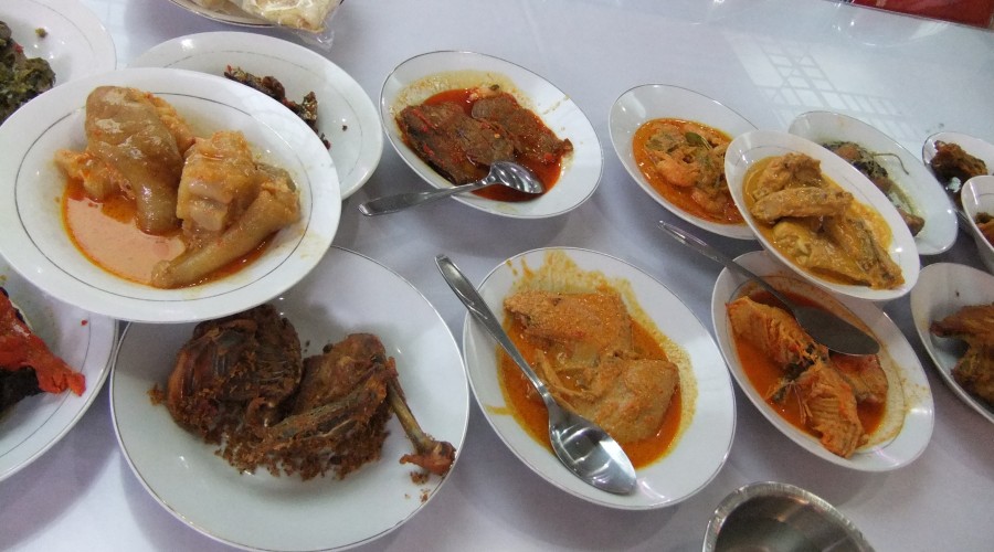 Penyajian makanan padang