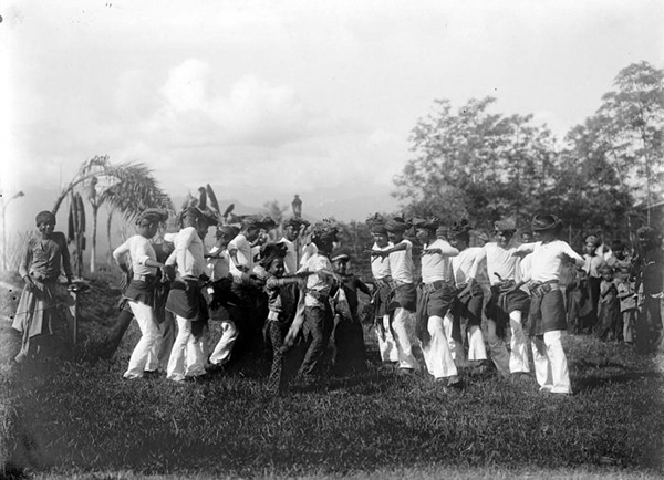 Inilah 25 Foto Bersejarah dan Langka Orang Indonesia yang 