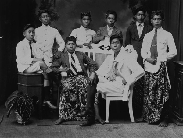 Inilah 25 Foto Bersejarah dan Langka Orang Indonesia yang 