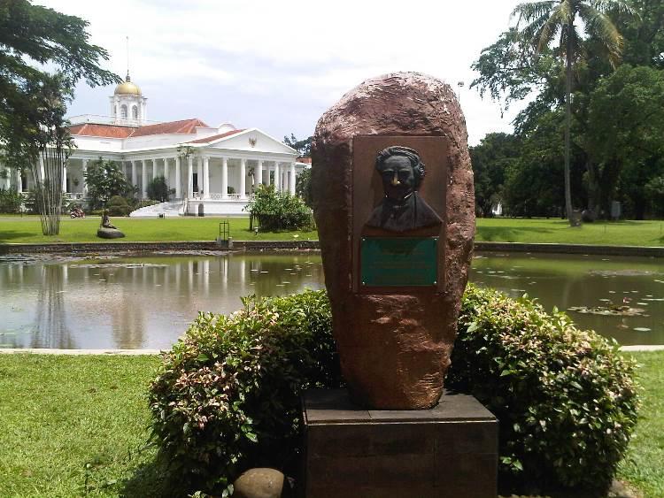 Monumen Reinwardt Kebun Raya Bogor