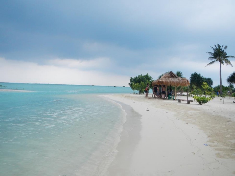 Keindahan Pantai Pulau Pari indonesia
