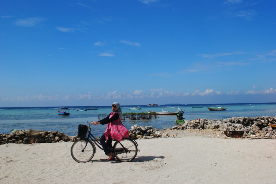 Menikmati Keindahan Pulau Pari dengan Sepedah