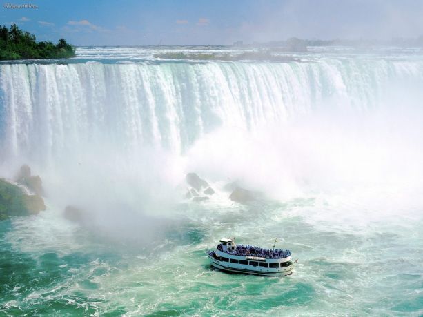 Menyusuri Keindahan Air Terjun Niagara