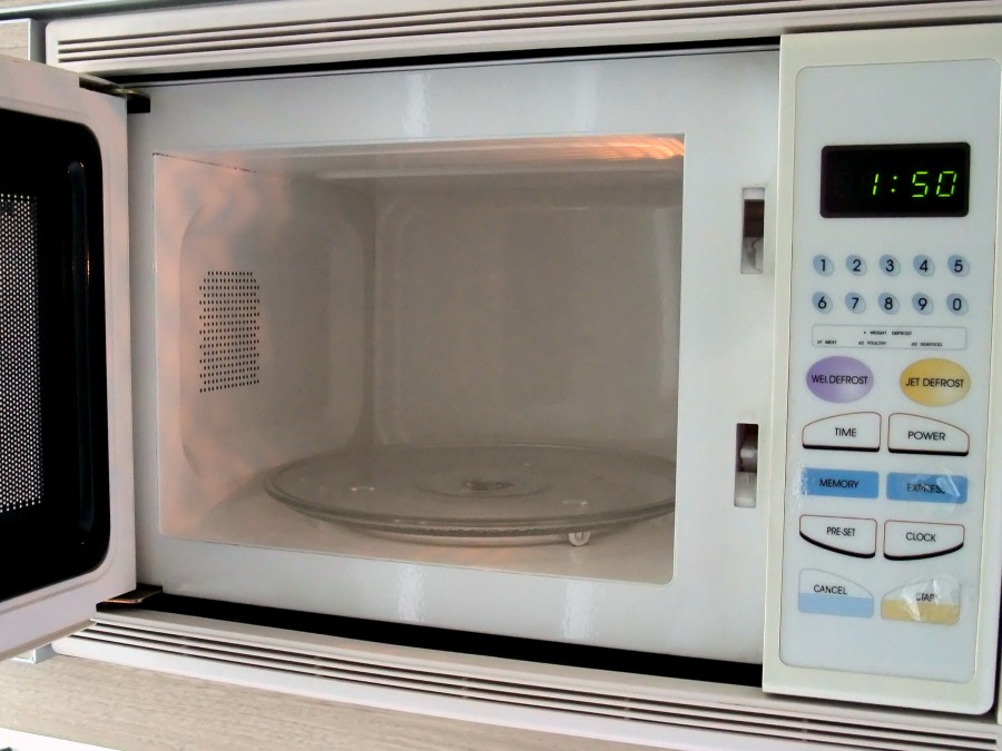 Makanan dan Benda yang Tidak Boleh Dimasukkan ke dalam Microwave - Satu Jam