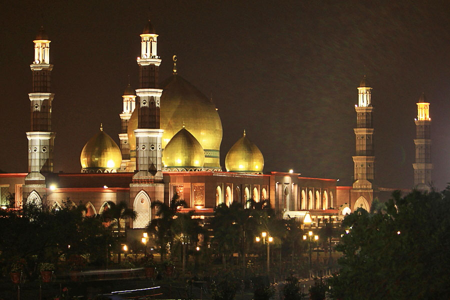 masjid terbesar kubah emas