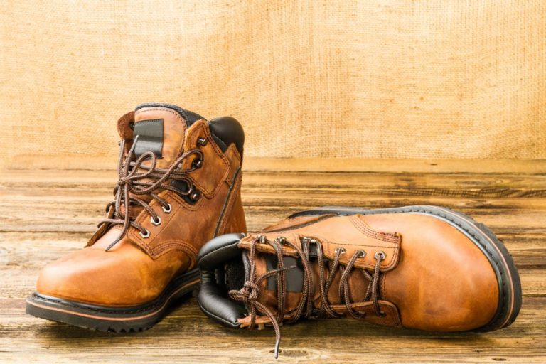 cara membersihkan sepatu nubuck