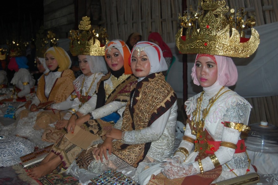 Mengenal Pakian Adat  Provinsi Lampung 