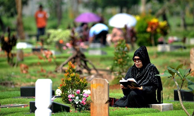 Doa Ziarah Kubur Beserta Tata Cara dan Penjelasan Lengkapnya